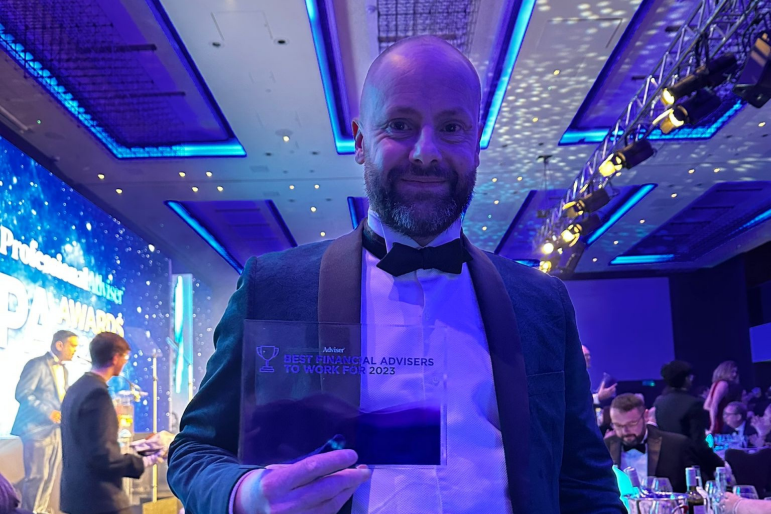 Kevin Brow Managing Director of 177 Motgages holding the award for the best financial adviser to work for 2023